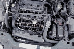 Chrysler Stratus motorrum